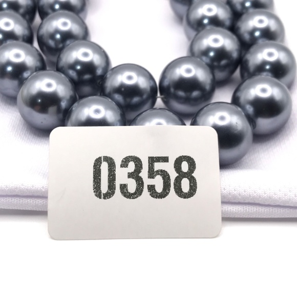MY FLAT IN LONDON Faux Gray South Sea Pearl Necklace Chunky 15mm Toggle - Picture 10 of 10